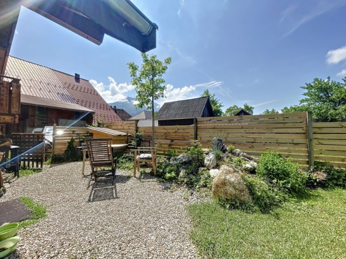 Dingy St Clair : Chalet atypique plein de charme en parfait état avec jardin paysagé