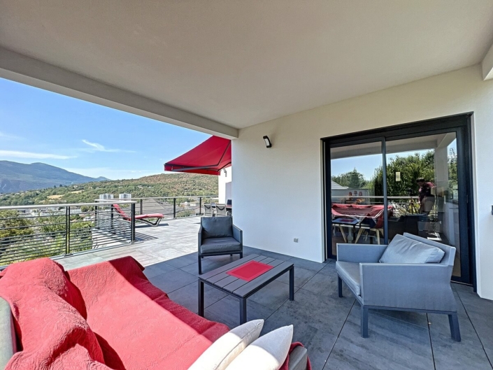 Aix les Bains – Villa proche centre ville aux lignes épurées avec vue lac et montagne