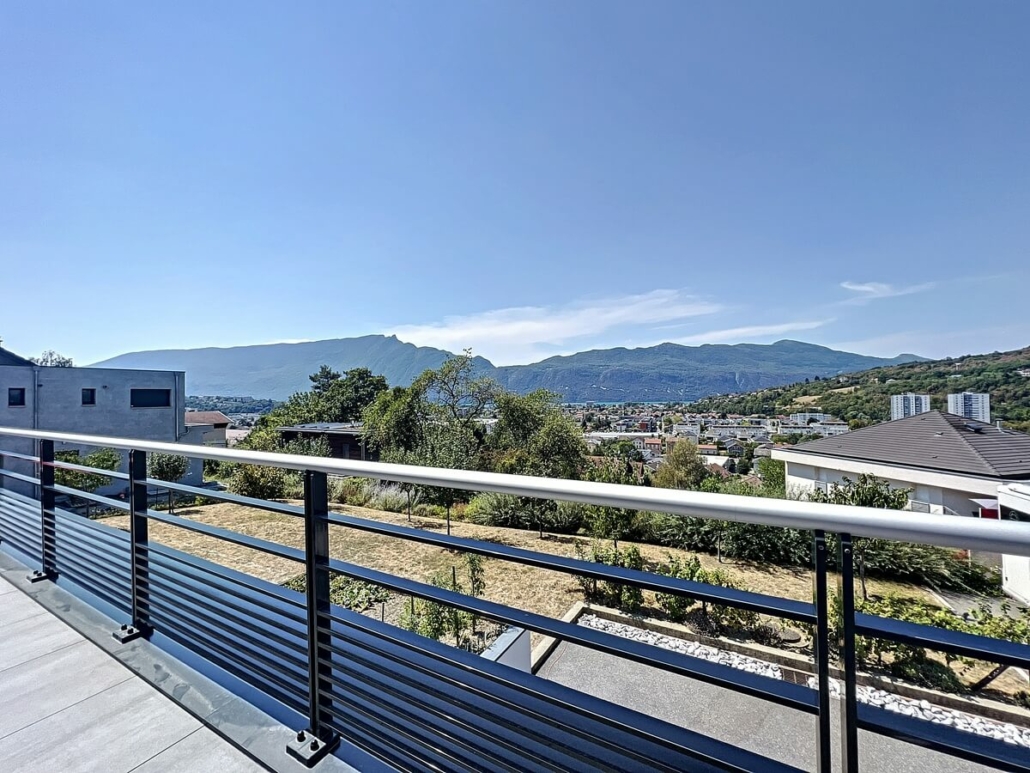 Aix les Bains – Villa proche centre ville aux lignes épurées avec vue lac et montagne