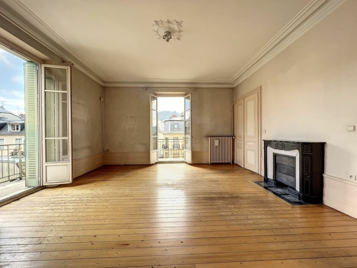 Aix les Bains – Appartement bourgeois en hyper centre, de beaux volumes avec du cachet !