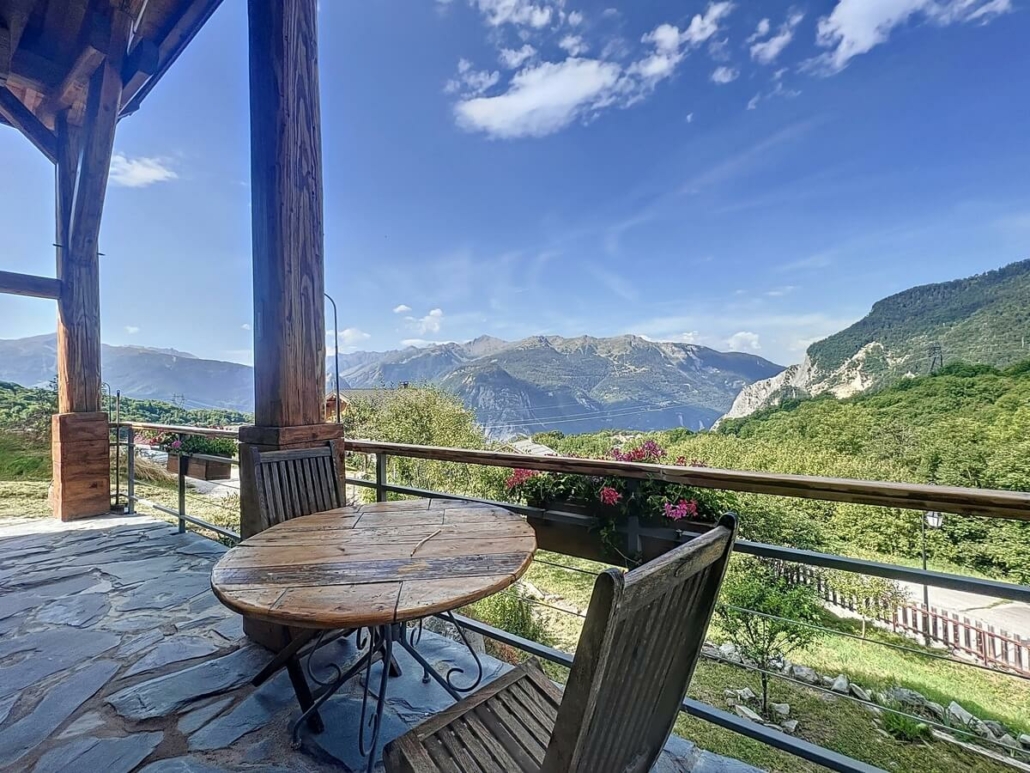 Saint Jean de Maurienne – Très joli chalet en parfait état avec sa superbe vue dégagée !