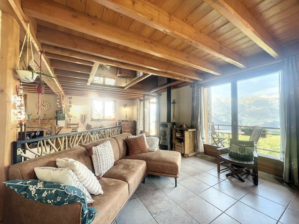Saint Jean de Maurienne – Très joli chalet en parfait état avec sa superbe vue dégagée !