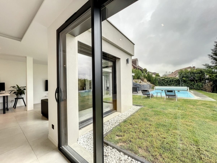 Aix les Bains – Villa moderne avec piscine et jolie vue dégagée !