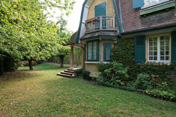 Aix les Bains – Maison de caractère au charme certain avec jolie terrain