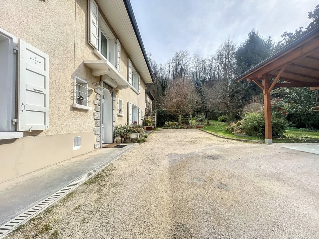 Grésy sur Aix : Maison de charme avec dépendances sur sa jolie parcelle de terrain
