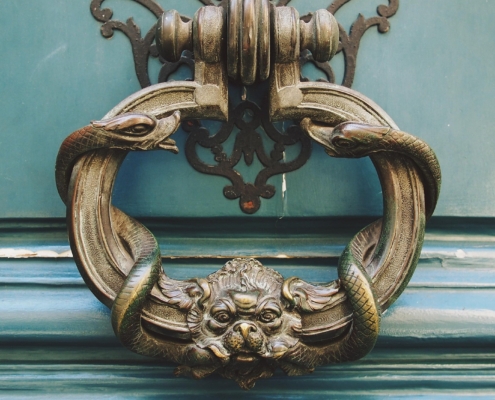 Tout savoir sur les « architectes des bâtiments de France » : rôle, cadre légal, assignations…