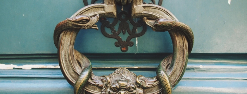 Tout savoir sur les « architectes des bâtiments de France » : rôle, cadre légal, assignations…
